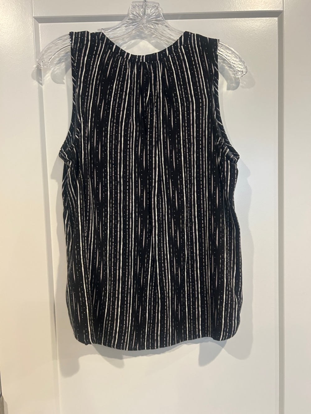 Sonoma Sleeveless Black & White Striped V-Neck Women's Top - Picture 3 of 4